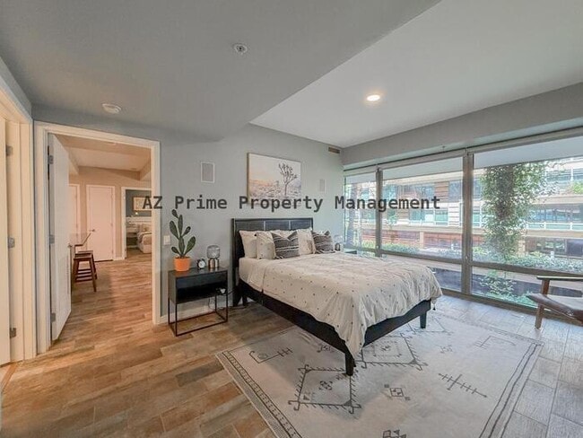 Building Photo - 7137 E Rancho Vista Dr