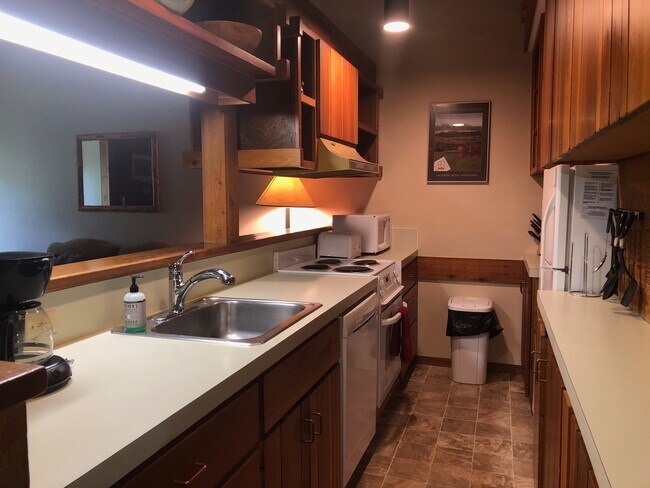 Building Photo - 3865 S Lake Creek Dr