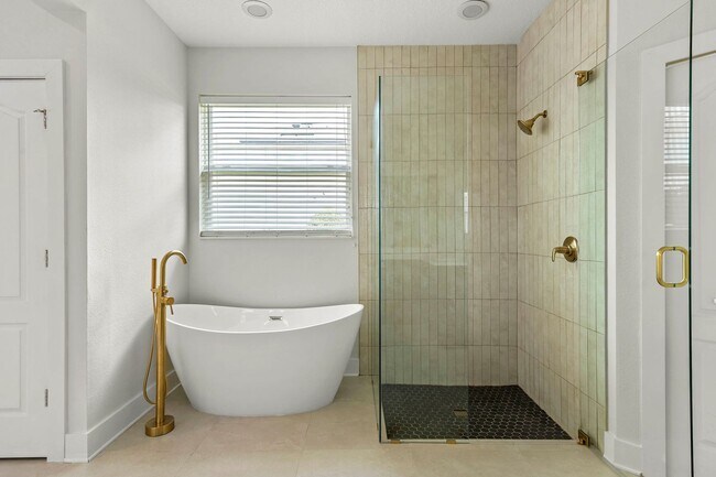 Building Photo - Expansive 4 bedroom, 3 bath remodeled home in gated community