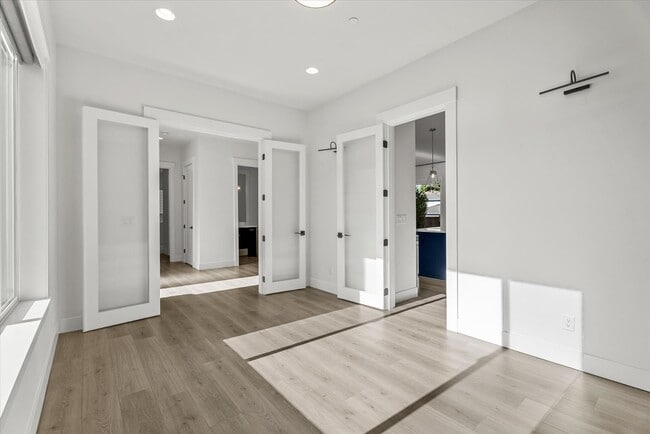 Building Photo - 16914 1st Pl S