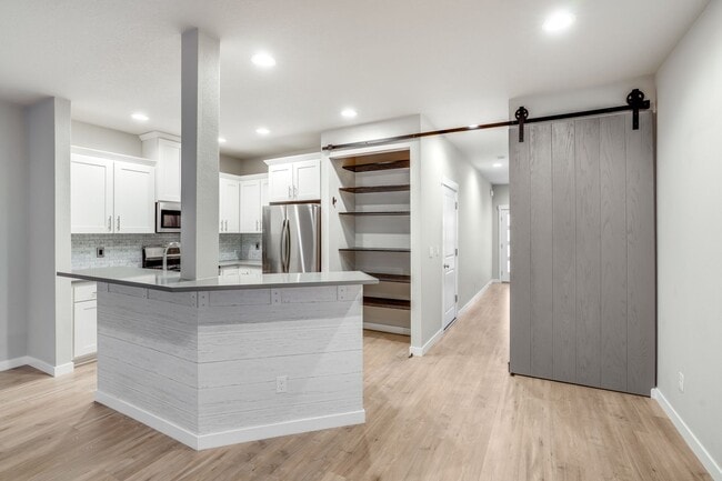 Building Photo - Beautiful 3 Bed, 2.5 Bath Rental Home in H...