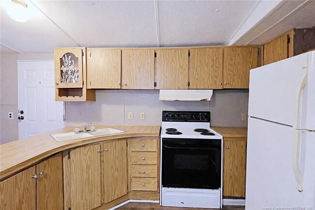 Building Photo - 826 Rembrandt Dr