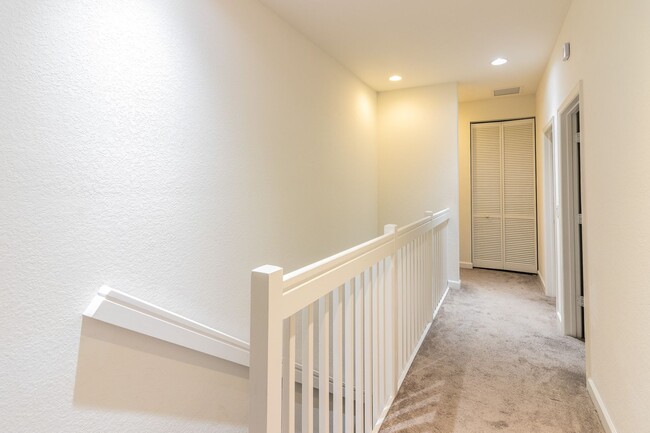 Building Photo - 9596 Town Parc Cir S