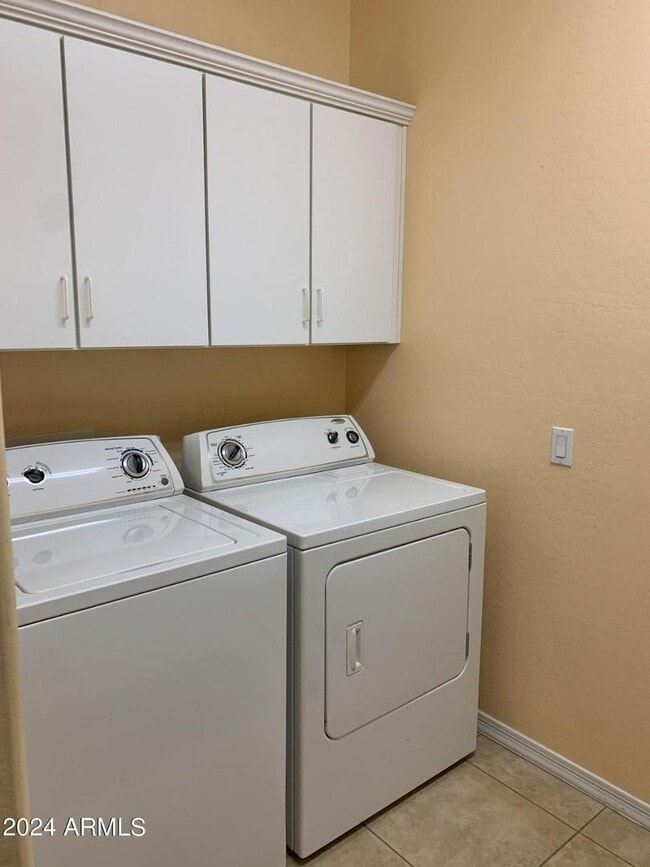 Building Photo - 1940 W Faria Ln