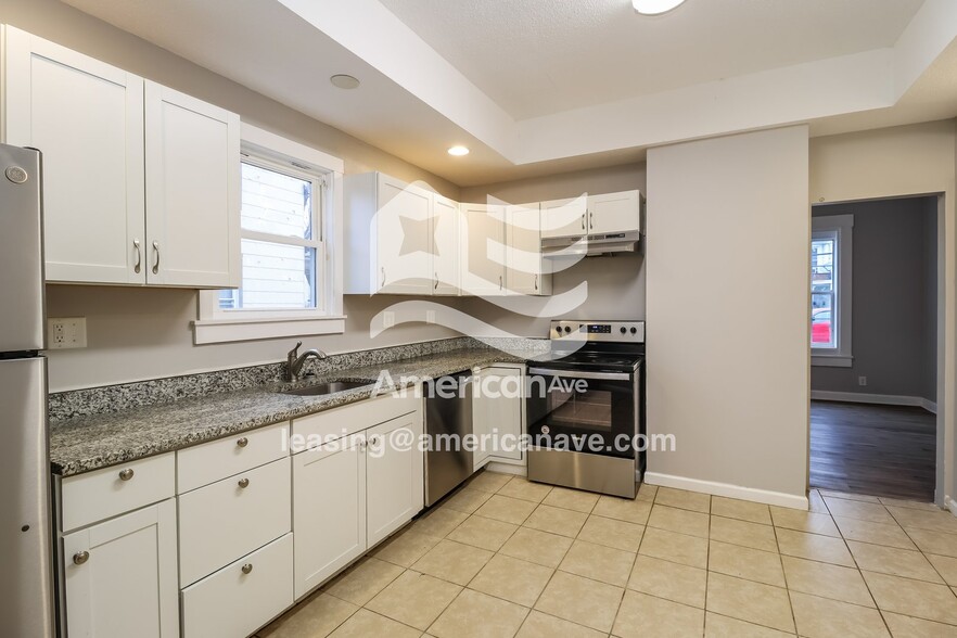 Building Photo - 831 Greenwood Ave