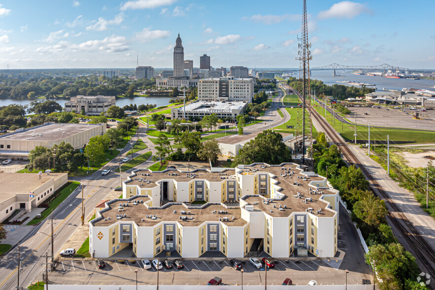 STATE CAPITOL BUILDING AND MISSISSIPPI RIVER - The Hive @ 3rd