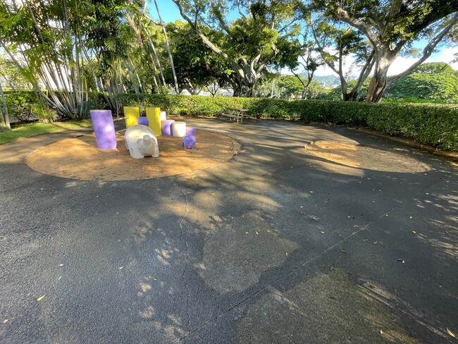 Building Photo - Queen Emma Gardens! Prince Tower! 1st floor Studio unit available now!