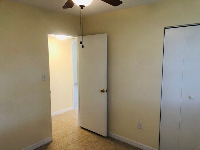 Building Photo - 1923 Jefferson Ave