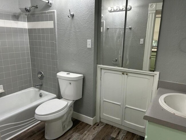 Building Photo - 550 W 400 N