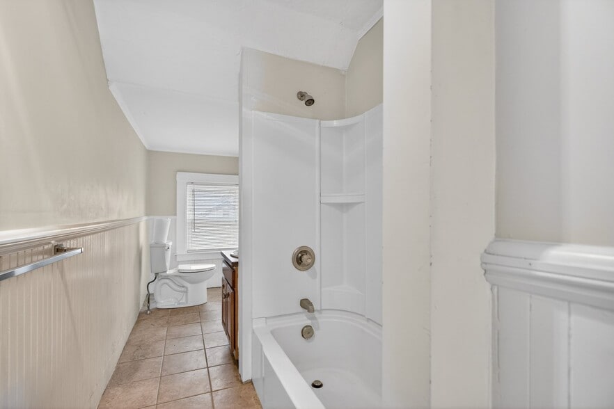 Building Photo - 46 Peirce St