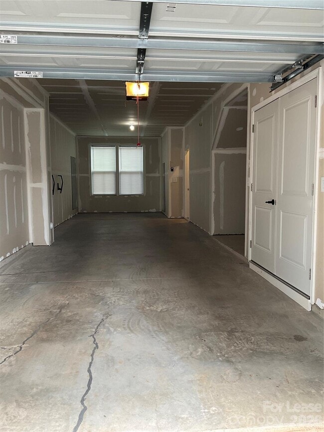 Building Photo - 6222 Cleburne Ct