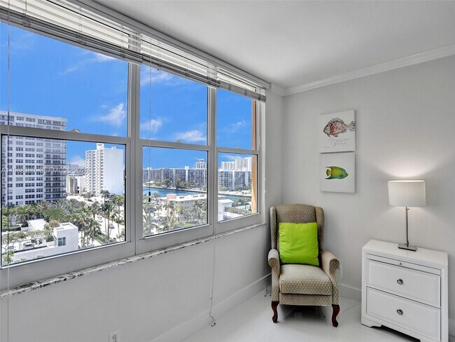 Building Photo - 2501 S Ocean Dr