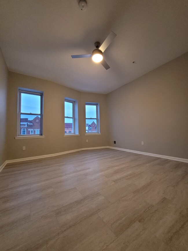 Upper Level Front Bedroom - 2100 Homewood Ave