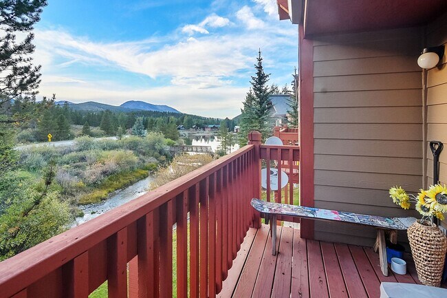 Building Photo - Move In Special! Furnished! Updated 3bed/3bath! 1 car garage! Heat included! Flexible lease terms!