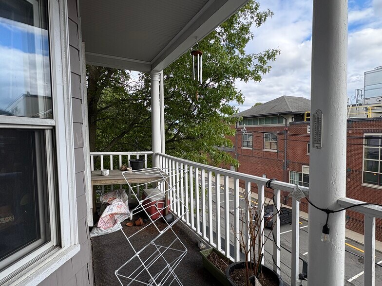 Building Photo - 19 Sartwell Ave