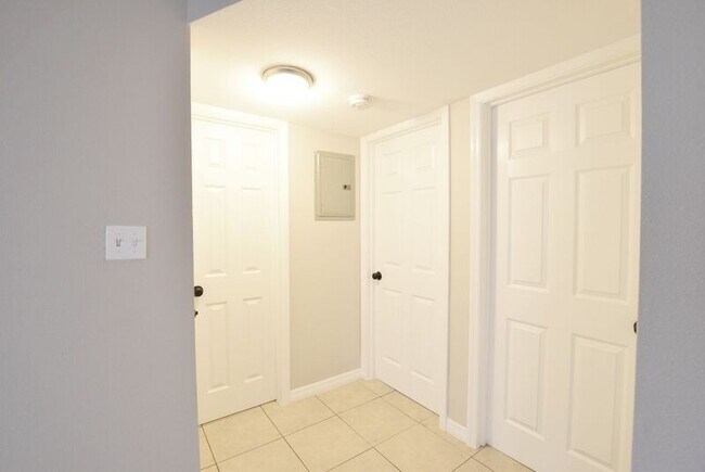 Building Photo - Fully Renovated 2 Bedroom in Sanford