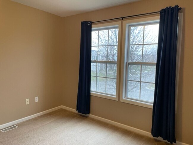 Building Photo - 4 Bedroom House Available August In Gilmore Farm