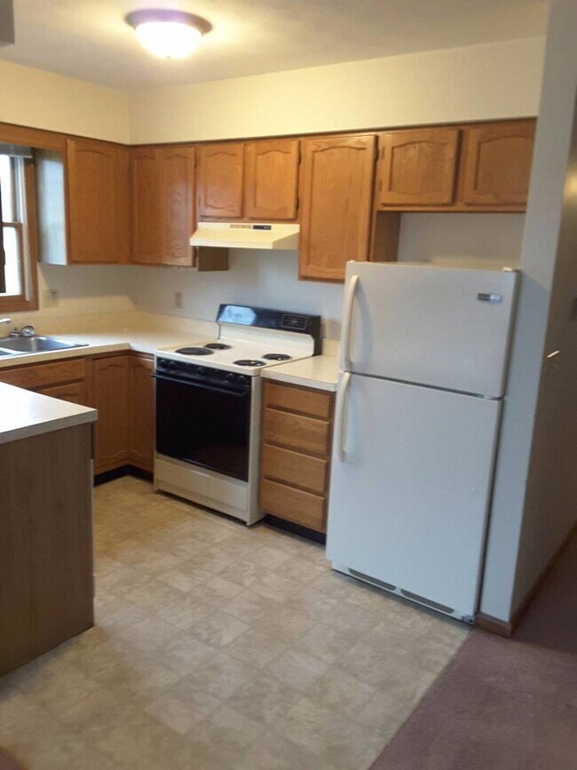 Building Photo - 205 Stonewall Ct