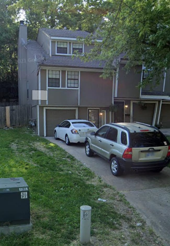 Building Photo - Great 3 bedroom townhouse available