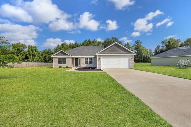 Building Photo - AVAILABLE MID-APRIL 2026! (Pet Friendly)