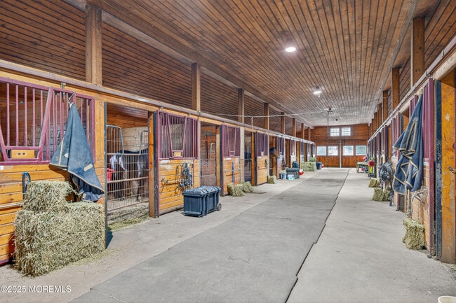 Building Photo - 52 Hill Rd