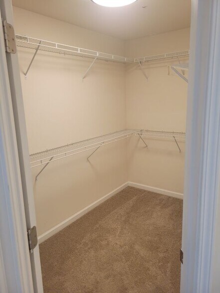 Building Photo - 105 Finchley Dr