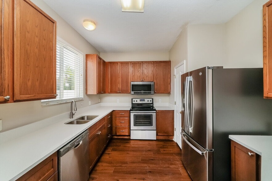 Building Photo - 11050 Golden Silence Dr