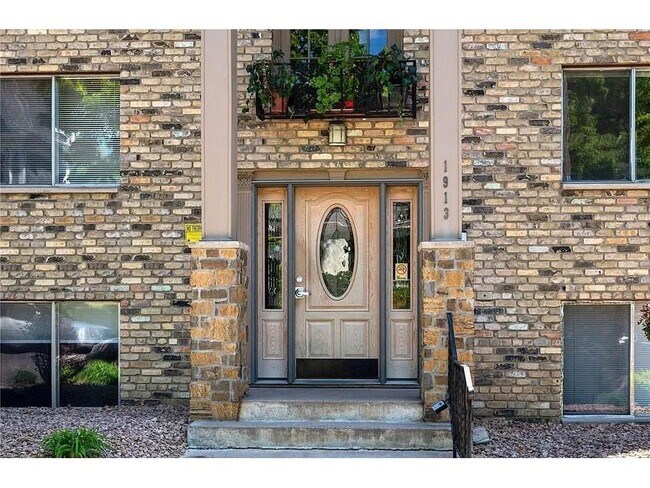 Building Photo - 1913 Emerson Ave S