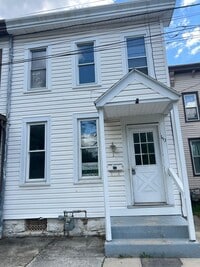 Building Photo - Newly renovated 2 bedroom House near Carlisle school complex