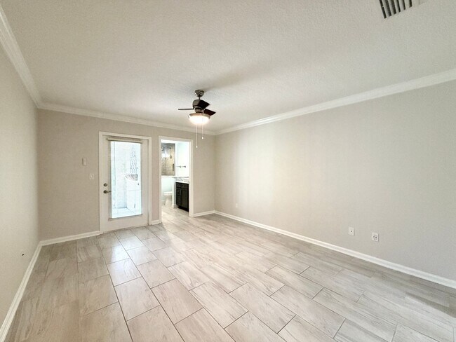 Building Photo - 500 Sandiron Cir