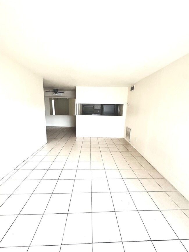 Building Photo - 717 Richcrest Dr