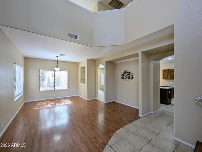 Building Photo - 8861 W Paradise Dr