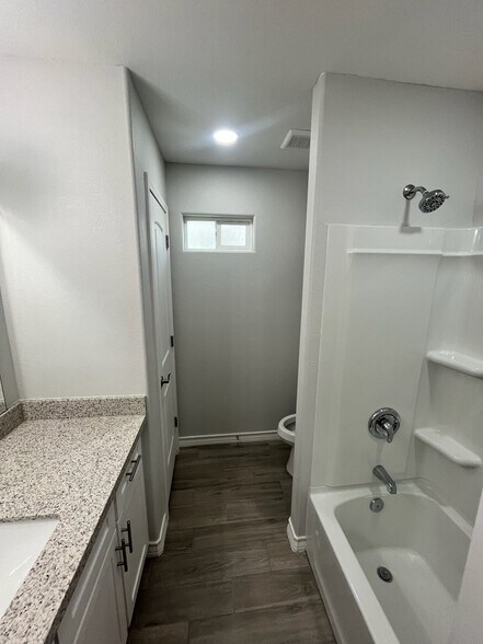 Building Photo - 1810 Atrium Pl Dr