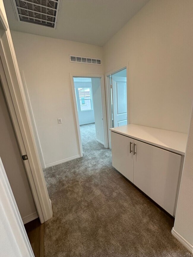 Building Photo - 1 Year Old Lenner 3 Bedroom + Loft Condo i...