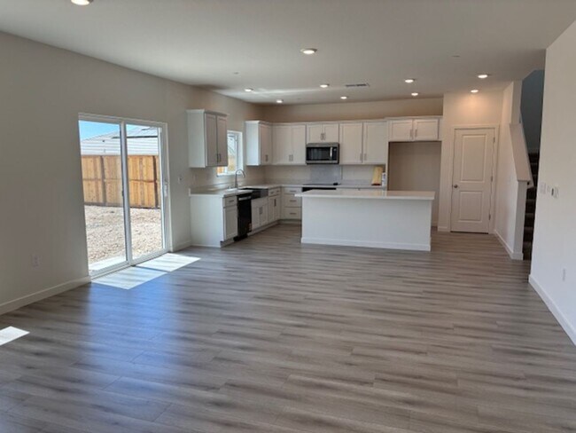 Building Photo - Brand New DR Horton Smart Home with 5 Bedr...