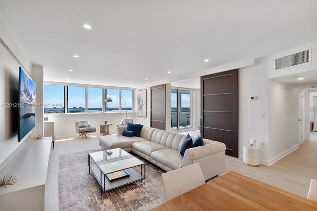 Building Photo - 10275 Collins Ave