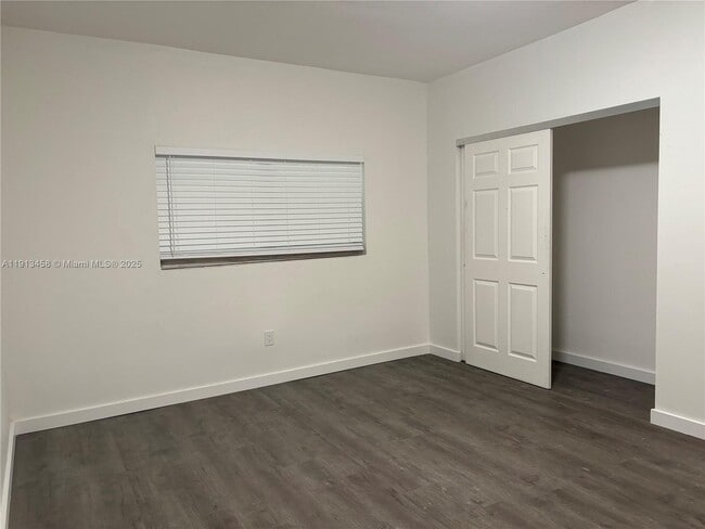 Building Photo - 15250 NE 8th Ave