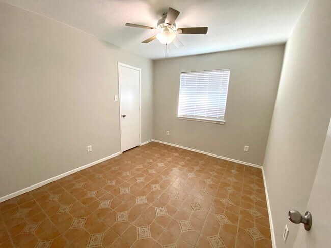 Building Photo - 4211 Buras Pass Ln