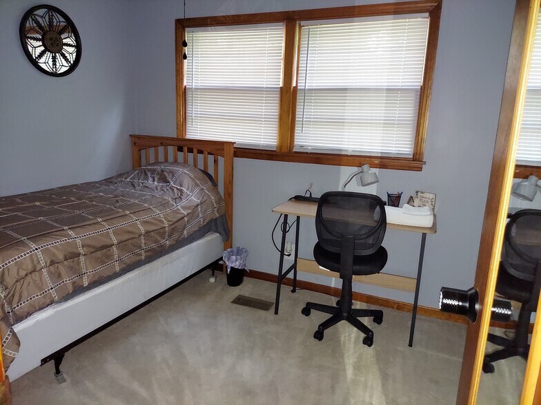 Room #3 - 2913 Hester Ln NW