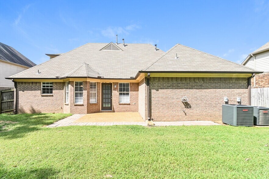 Building Photo - 3058 Wren St
