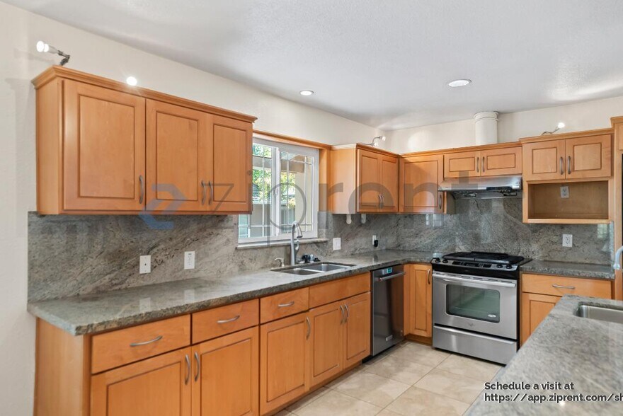 Building Photo - 10609 Creston Dr