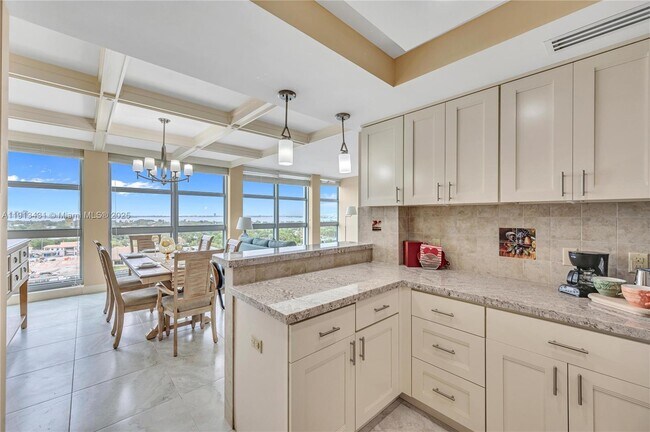 Building Photo - 5055 Collins Ave