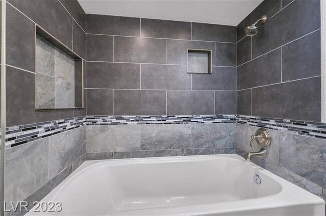 Building Photo - Stunning condo in Henderson!