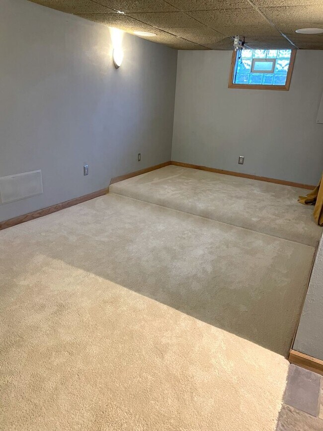 Building Photo - Spacious 3-Bedroom Near U-M Athletic Campus with Parking + Yard
