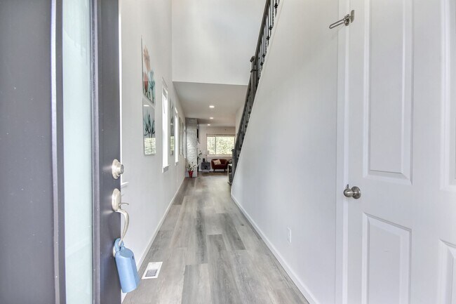 Building Photo - A true stunner in Tehaleh community!