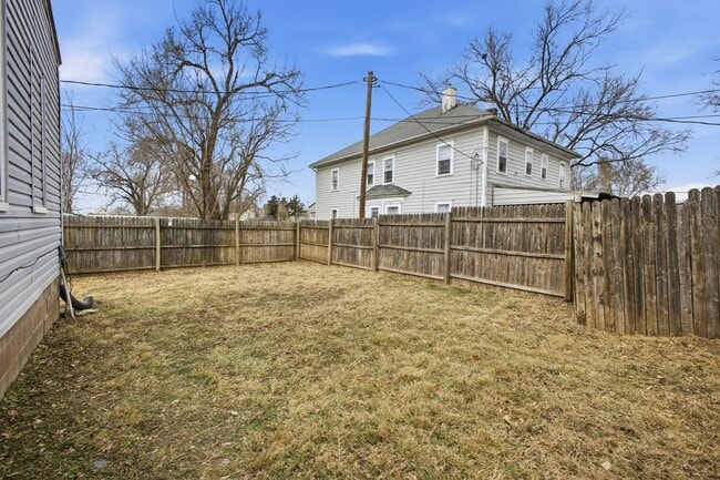 Building Photo - Cozy 3-Bedroom, 1-Bath Single-Family Home – 1,104 sq ft