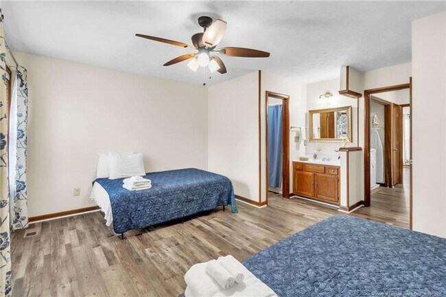 Building Photo - 2 Bedrooms 2.5 Bathrooms Townhouse