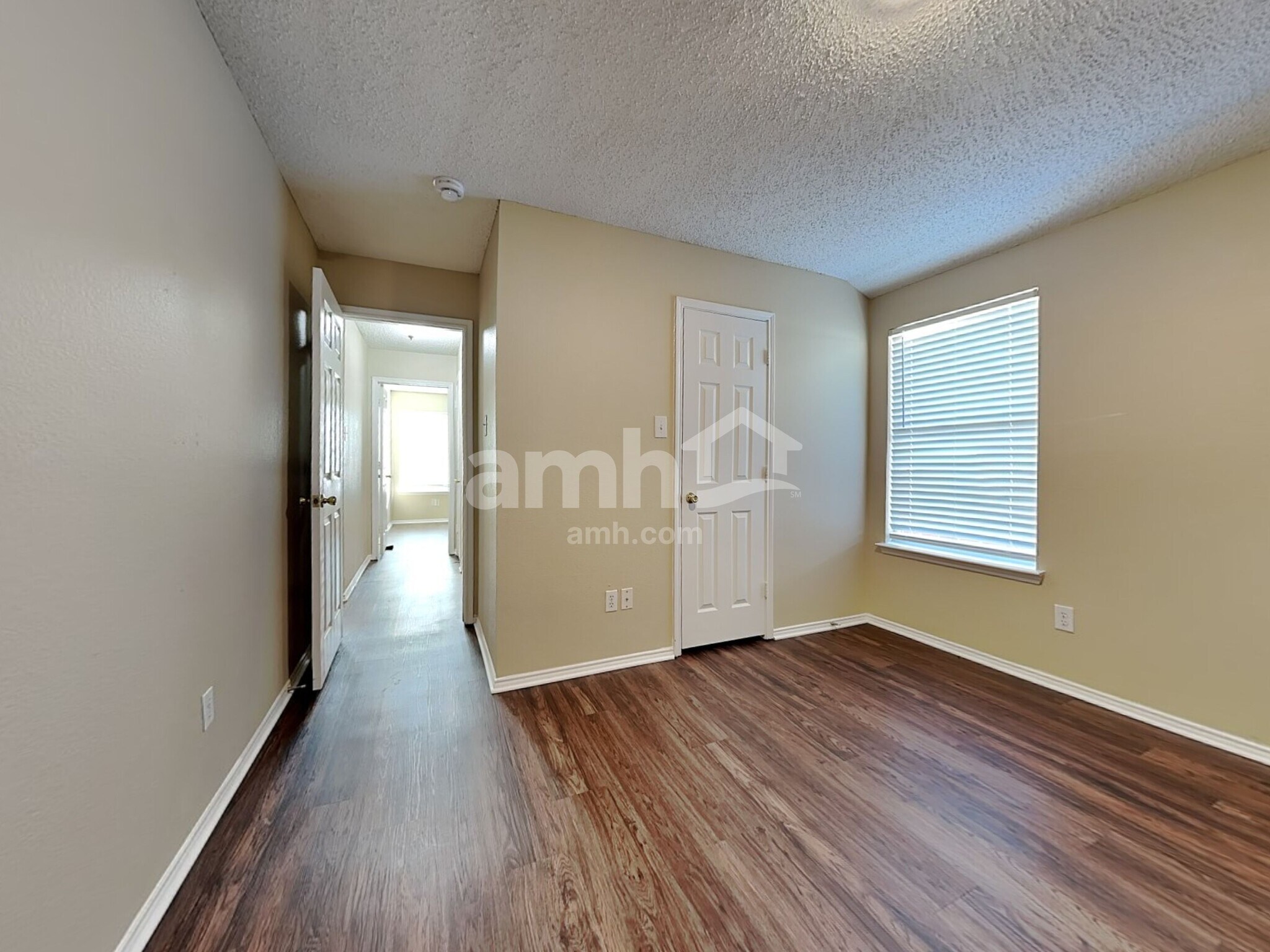 Building Photo - 2012 Cone Flower Dr