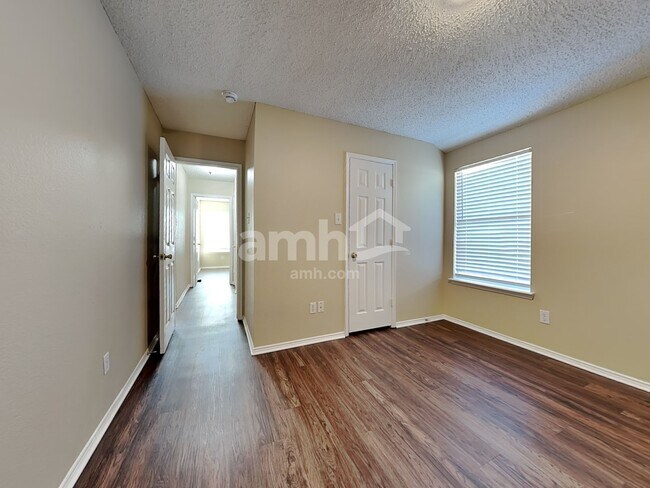 Building Photo - 2012 Cone Flower Dr