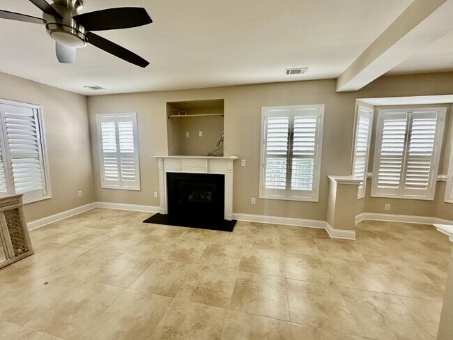 Building Photo - Charming Two Bedroom Home in Pinecrest!